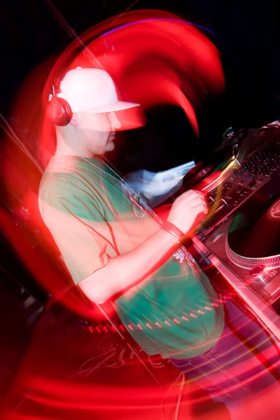 DJ im Nachtclub — Stockfoto
