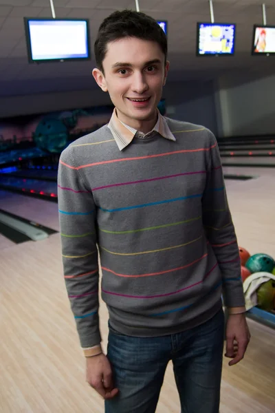 Smiling young bowling player — Stock Photo, Image