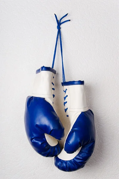 Blauwe bokshandschoenen — Stockfoto