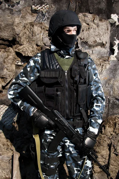 Soldat înarmat — Fotografie, imagine de stoc