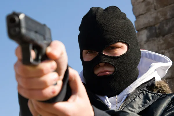 Criminal in mask aiming his target — Stock Photo, Image