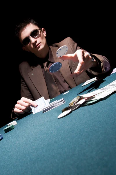 年轻的扑克玩家 — 图库照片