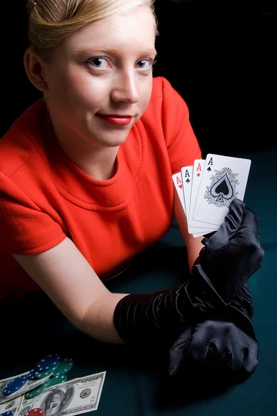 Gokken jonge vrouw — Stockfoto