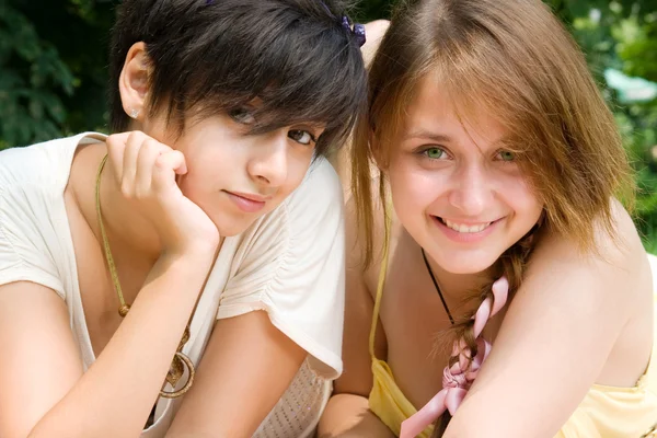 Two girls rest on fresh air outdoors — Stock Photo, Image
