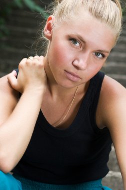 Güzel bir genç kızın portresi