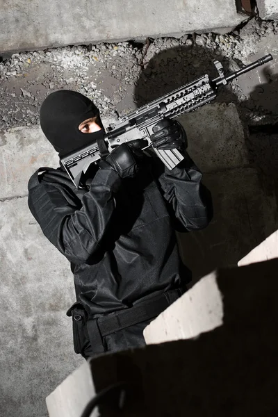 Soldado com arma M-4 — Fotografia de Stock