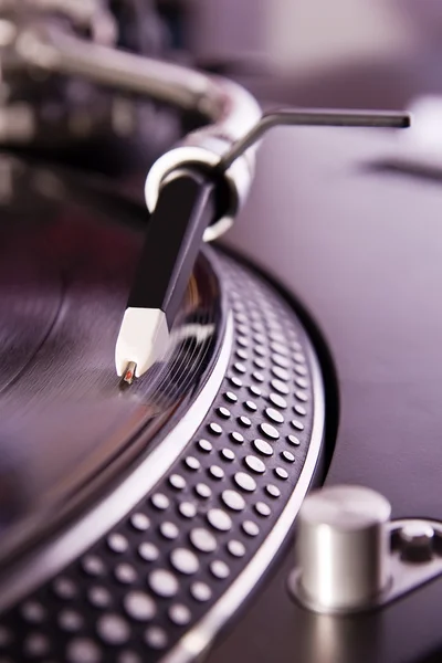Vinyl record player spinning the disc — Stock Photo, Image