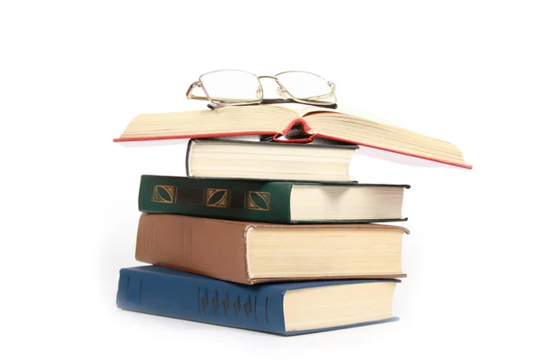 Stapel von Büchern und Brillen — Stockfoto
