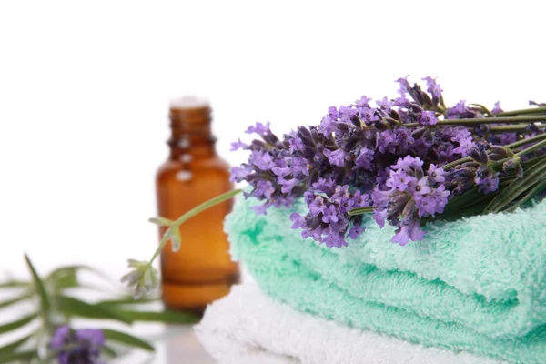 Lavanda y aceite de aromaterapia —  Fotos de Stock