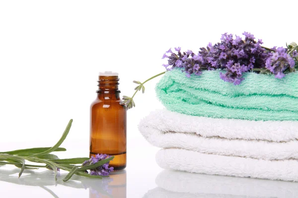 Aromterapi olja och lavendel — Stockfoto