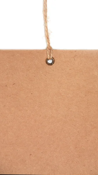 Пустой ярлык, связанный коричневой ниткой . — стоковое фото