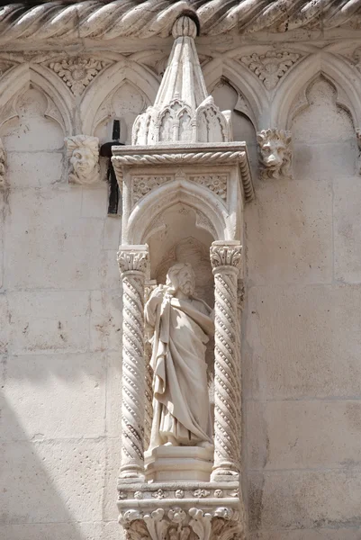 在大教堂的 saunt 雕塑詹姆斯 免版税图库图片
