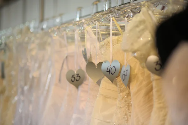 Svatební šaty expozice — Stock fotografie