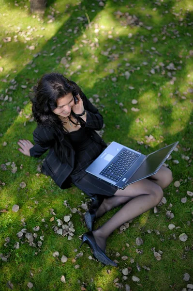 Young lady with notebook in park — Stock Photo, Image