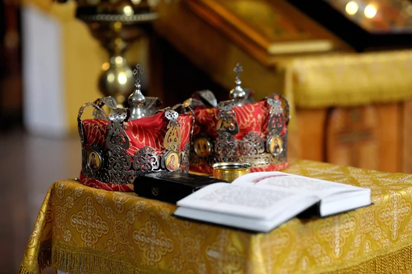 Православные свадебные аксессуары — стоковое фото