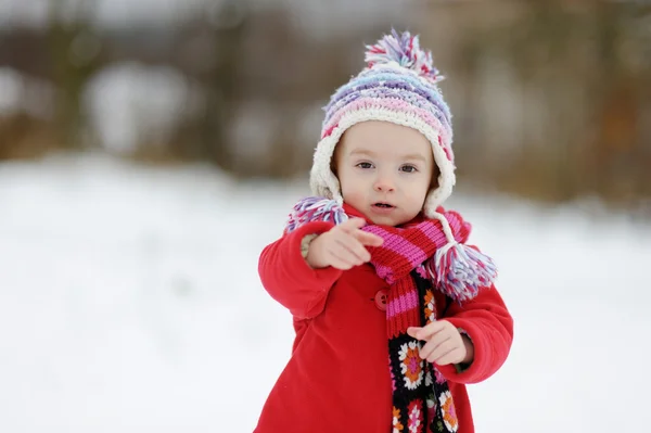 Pequena menina inverno — Fotografia de Stock
