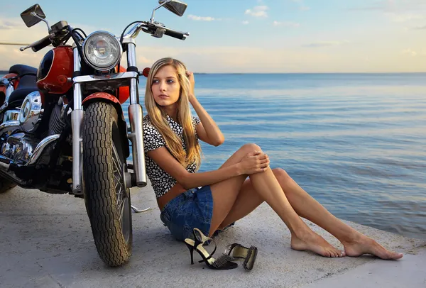 Ljepotice i motori - Page 9 Depositphotos_4253959-stock-photo-blonde-and-red-motorcycle