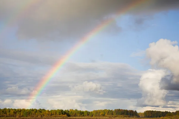 Landschap met regenboog — Stockfoto