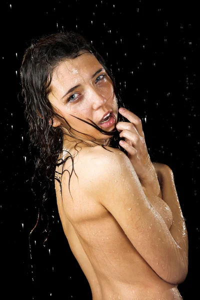 Natte meisje portret in de regen — Stockfoto