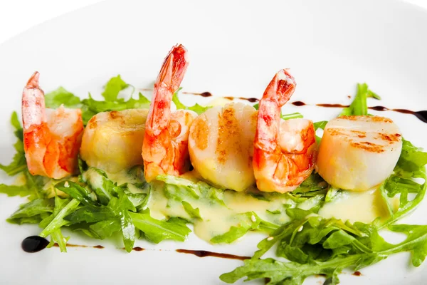 Shrimp with greens — Stock Photo, Image