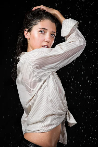 雨に濡れた少女 — ストック写真