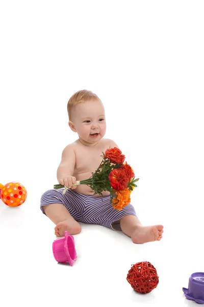 Baby mit Blumen — Stockfoto