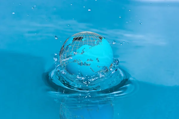 Globe in water — Stock Photo, Image
