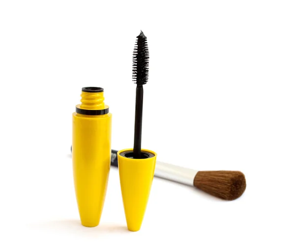 Zwarte mascara en een borstel voor make-up — Stockfoto
