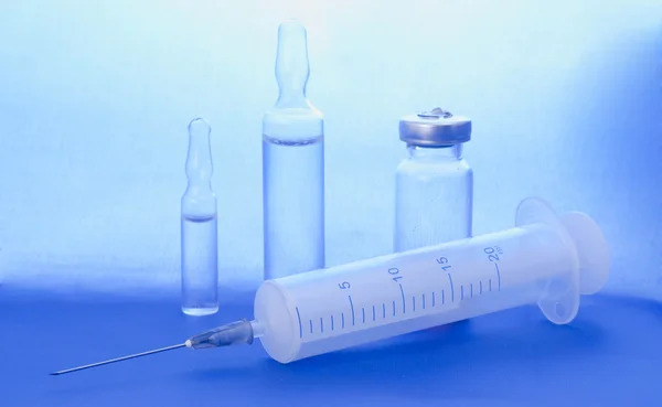 Ampoules and syringe — Stock Photo, Image