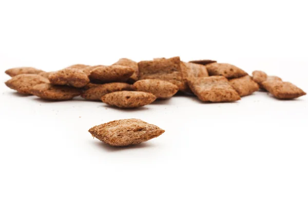 Soubory cookie kukuřice na bílém pozadí — Stock fotografie