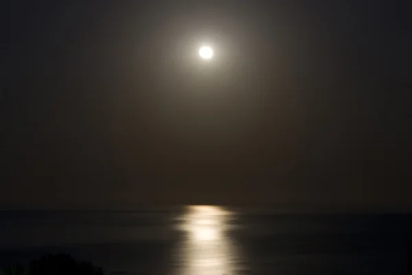 Lua e mar — Fotografia de Stock