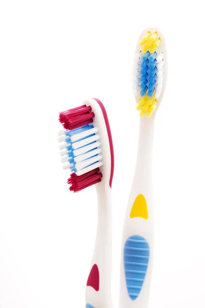 Röda och gula tandborstar — Stockfoto