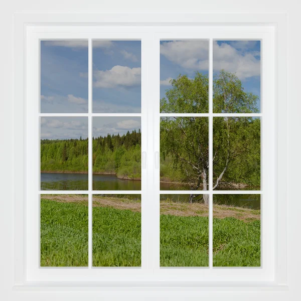 Paysage estival derrière une fenêtre — Photo
