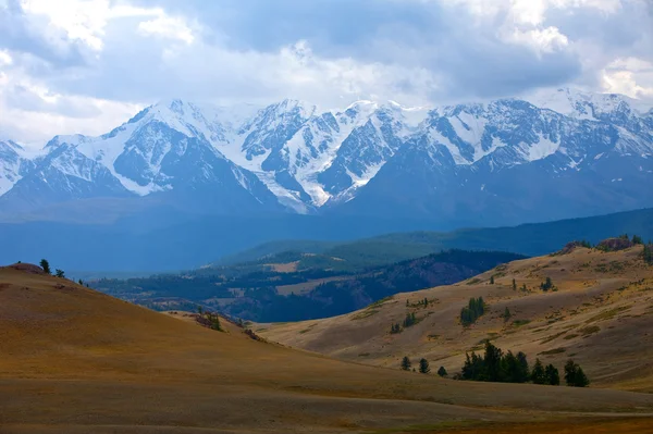 Altaj-hegység. gyönyörű hegyvidéki táj — Stock Fotó