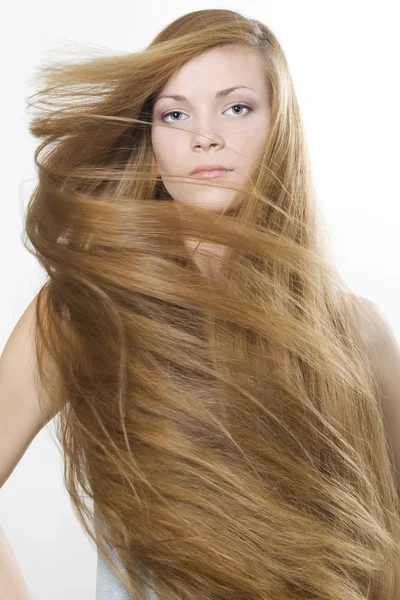 Loira bonita com grande cabelo comprido — Fotografia de Stock