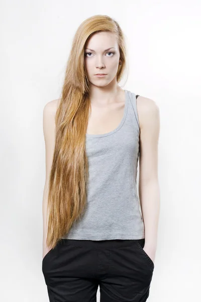 Casual kvinna med långt hår — Stockfoto