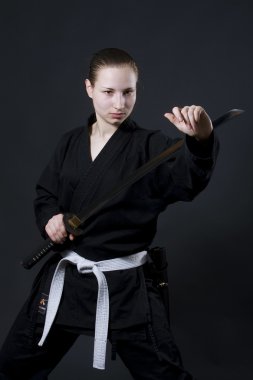 kadın samuray holding katana