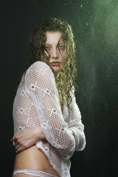Islak ve seksi kadın — Stok fotoğraf