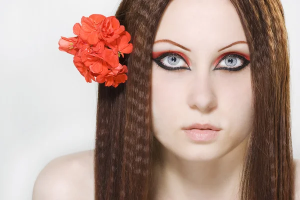 Porträt einer jungen Frau mit Make-up — Stockfoto