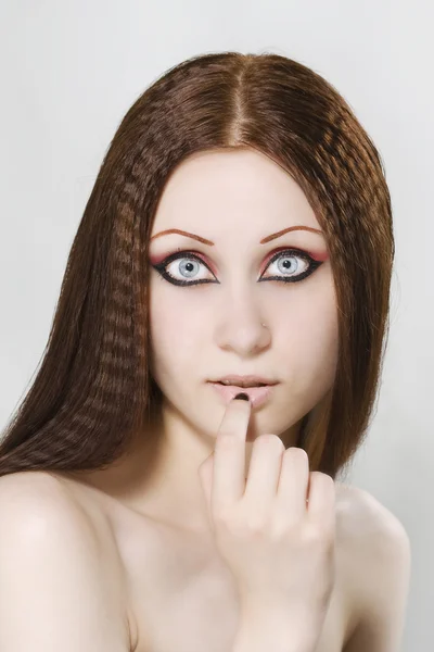 Mulher com esmalte preto e maquiagem escura — Fotografia de Stock