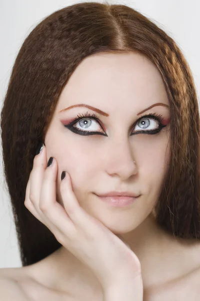Vrouw met zwarte nagellak en donkere make-up Stockfoto
