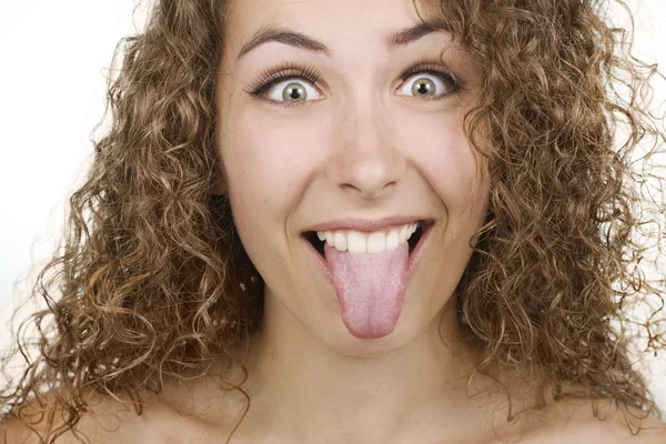 Жінка стирчить язиком — стокове фото