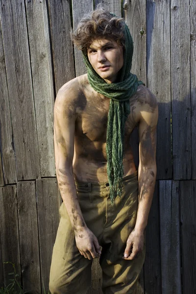 Masculino modelo posando ao ar livre — Fotografia de Stock