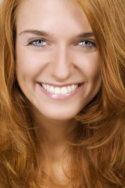 Красива усміхнена жінка обличчя — стокове фото