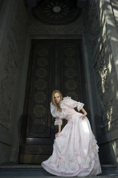 Woman in medieval dress on steps of castle — Stock Photo, Image