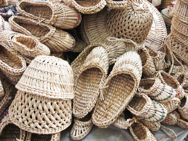Many basketry: sandals, hats — Stock Photo, Image