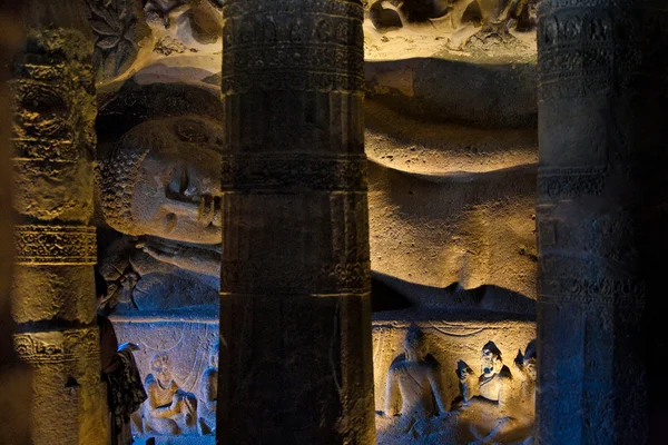 Templo da caverna antiga — Fotografia de Stock