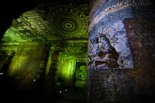Старовинні печерний храм — стокове фото