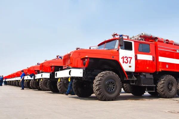 Новые пожарные машины России — стоковое фото