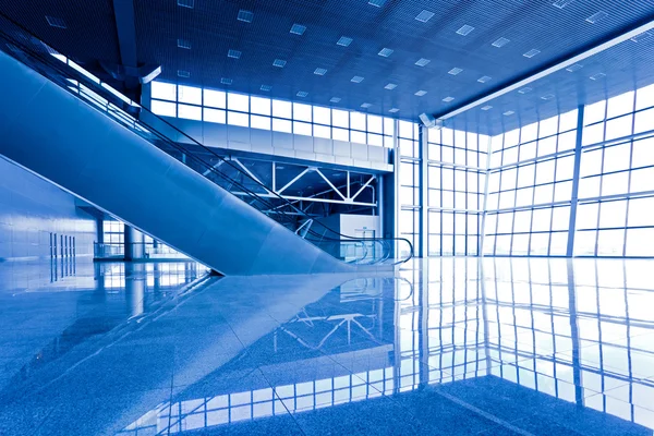 Escatator in blue hall — Stock Photo, Image